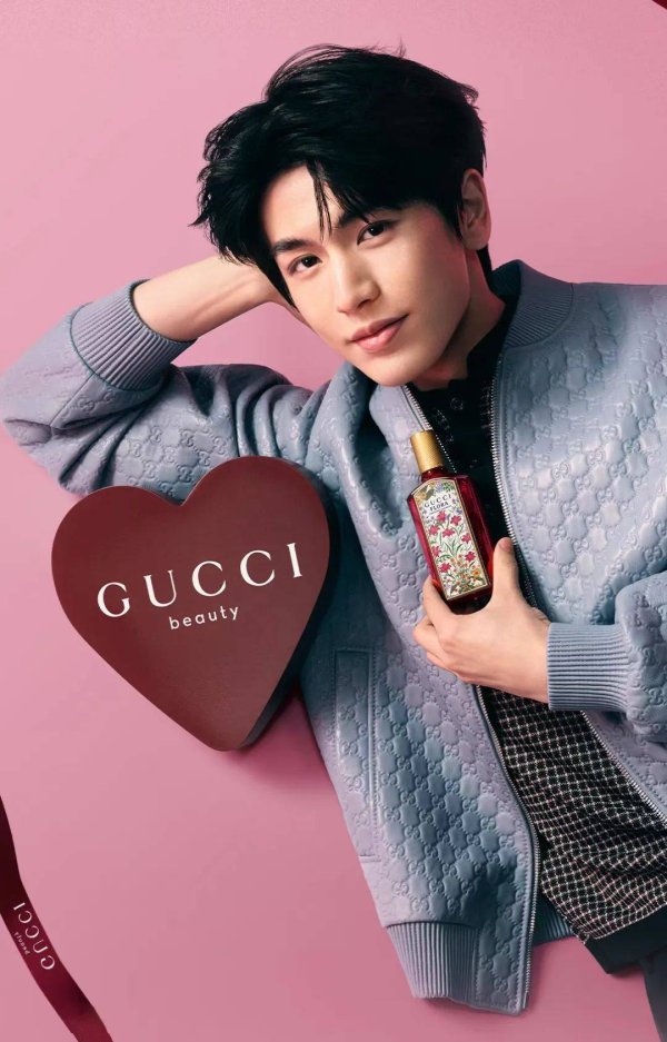 股票配资 张凌赫Gucci怼脸图惊艳全网！完美骨相360度无死角，网友：这颜值太绝了！
